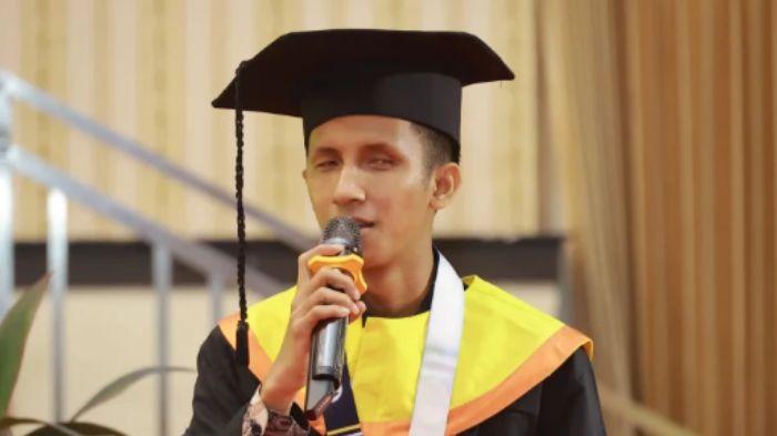 Sosok-Alfian-Andhika-Anak-Tukang-Tambal-Ban-Jadi-Mahasiswa-Tunanetra-Pertama-Unair-yang-Lulus-S2.jpg