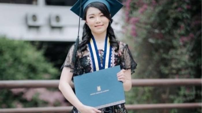 Sosok-Angel-Wisudawan-Termuda-ITB-yang-Lulus-S1-di-Usia-20-Tahun-Dikenal-Aktif-dan-Disiplin.jpg