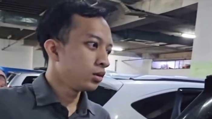 Sosok-Asli-Pria-yang-Bawa-Mobil-Barang-Bukti-ke-Mal-Terkuak-Ini-Jabatan-Asli-Orangtuanya-di-Polri.jpg