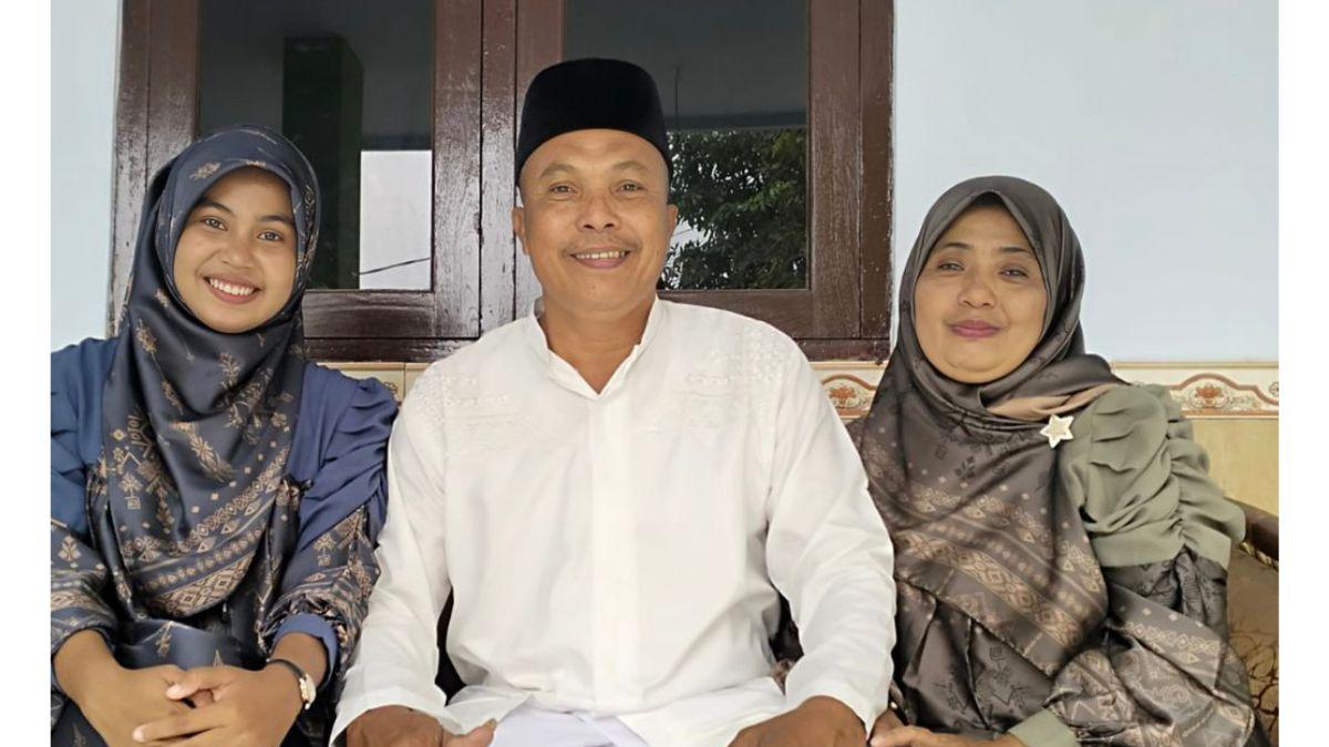 Sosok-Dwi-Hardianti-AnakPenjual-Sate-yang-Lolos-SNBP-2026-Berkat-Nilai-Rapor-Ini-Strateginya.jpg