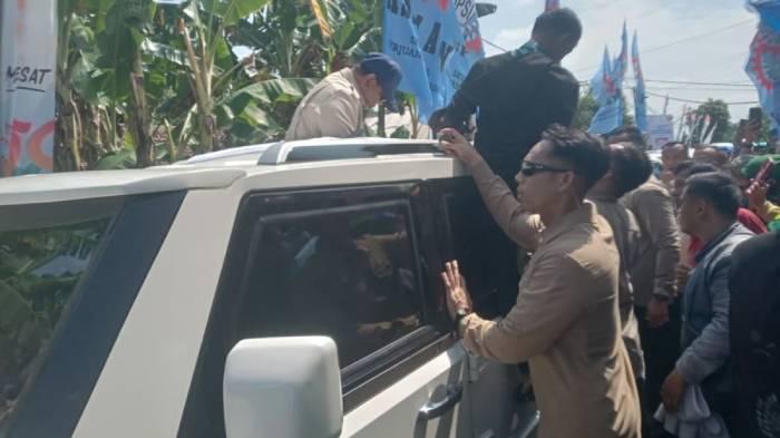 Sosok-Hendro-Remaja-Tunarungu-di-Nganjuk-yang-Lukisan-Pensilnya-Diangkat-Langsung-oleh-Prabowo.jpg
