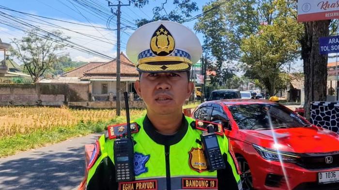 Sosok Polisi Basah Kuyup Urai Macet Mudik Viral, Ternyata Ega Prayudi Anak Tukul Arwana