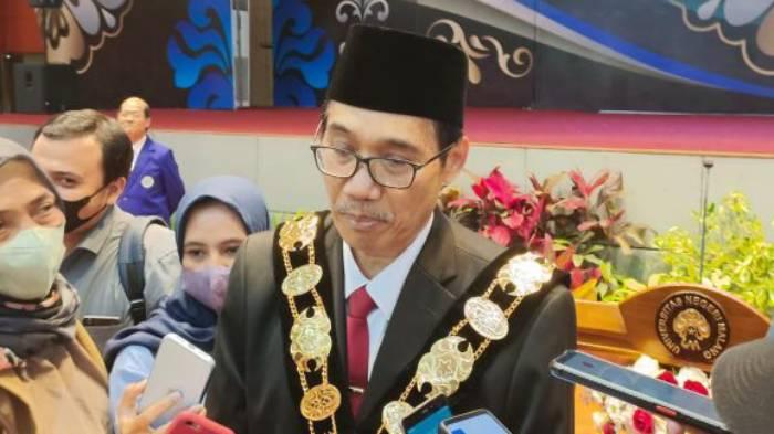 Sosok-Prof-Hariyono-Rektor-Universitas-Negeri-Malang-yang-Pilih-Tidak-Ikut-Bangun-Dapur-MBG.jpg