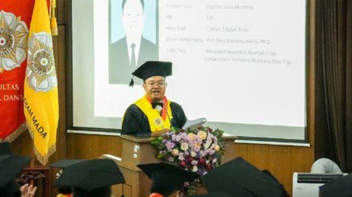 Sosok Rizki Wisudawan Terbaik UGM yang Datang Sendirian, Ibu Meninggal 7 Hari Sebelum Wisuda