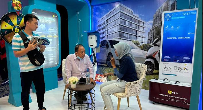Stand-PLN-UID-Jatim-di-ajang-pameran-GIIAS-2024-yang.jpg