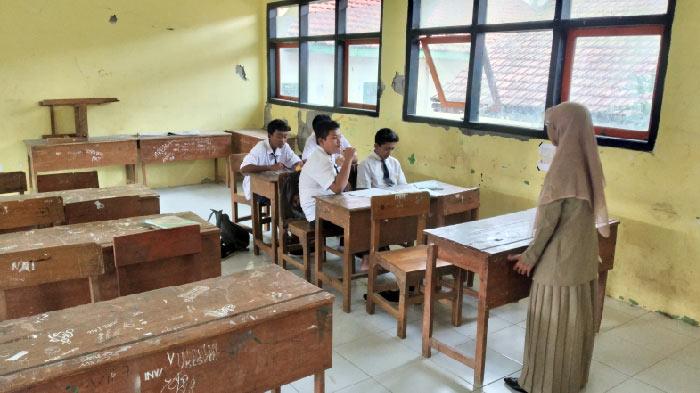 Suasana-Kegiatan-Belajar-Mengajar-SMPN-Satu-Atap-Gemarang.jpg