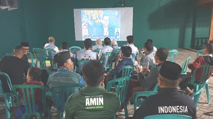 Suasana-Nobar-Debat-Capres-2024-yang-digagas-DPC-PKB-Jombang.jpg
