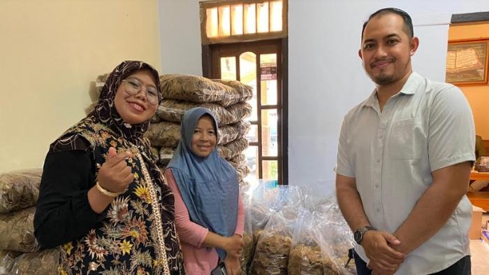 Suasana-Pelatihan-Branding-Kerupuk-Kedelai-Berkah-Blitar-Melalui-Skema-PKM.jpg