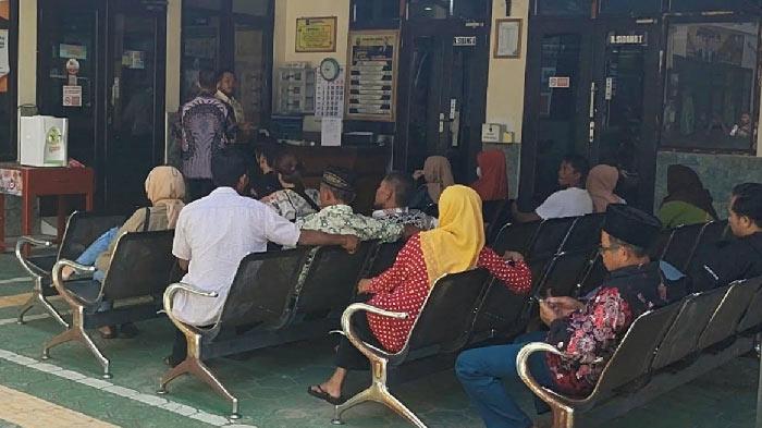 Suasana-Pelayanan-Terpadu-Satu-Pintu-Pengadilan-Agama-PA-Kabupaten-Trenggalek.jpg