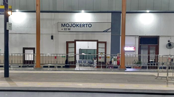 Suasana-di-dalam-Stasiun-Mojokerto-Jawa-Timur.jpg