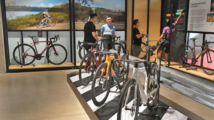 Suasana-outlet-terbaru-Rodalink-yang-berlokasi-di-Jl-HR-Muhammad-Surabaya.jpg