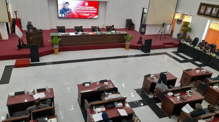 Suasana-rapat-paripurna-Perda-Kurikulum-Pendidikan-Budaya-DPRD-Lumajang.jpg