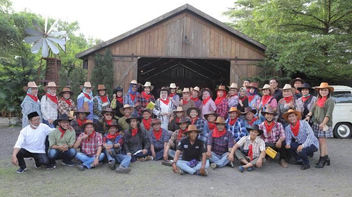 Reuni Arsempat Delima di Surabaya, Kenakan Syal di Leher Sebagai Tanda Pandemi Covid-19 Kian Landai