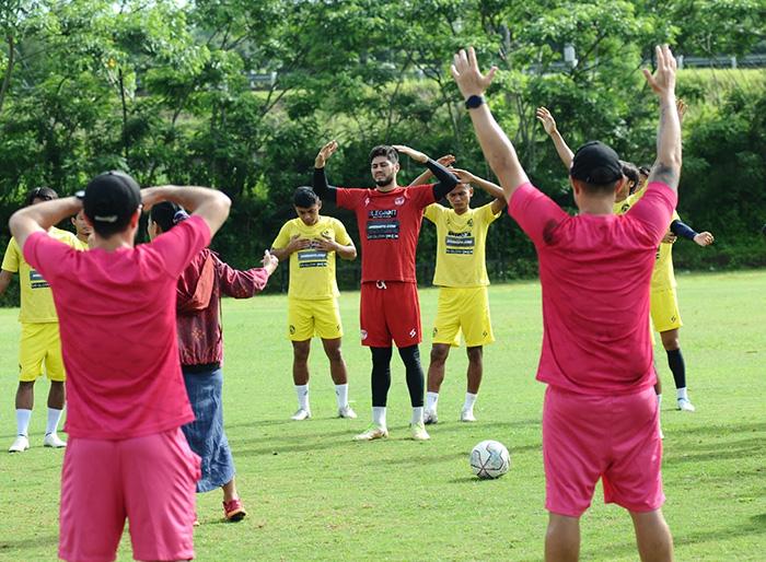 Javier Roca Beber Kondisi Pemain Arema FC saat Jalani Latihan Usai Kalah Atas Persebaya