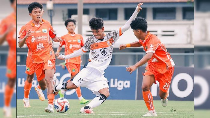 Surabaya-Jumat-4122025-sore-Laga-berakhir-2-1-untuk-Persekabpas.jpg