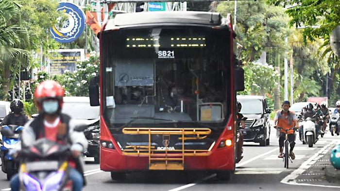 Cak Eri Minta Masyarakat Awasi Transportasi Umum di Surabaya : Ugal-ugalan, Tolong Sampekno