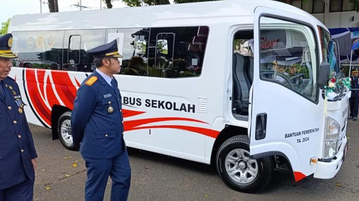 Hari Perhubungan Nasional 2025, Kota Blitar Dapat Tambahan 1 Unit Bus Sekolah Gratis dari Kemenhub