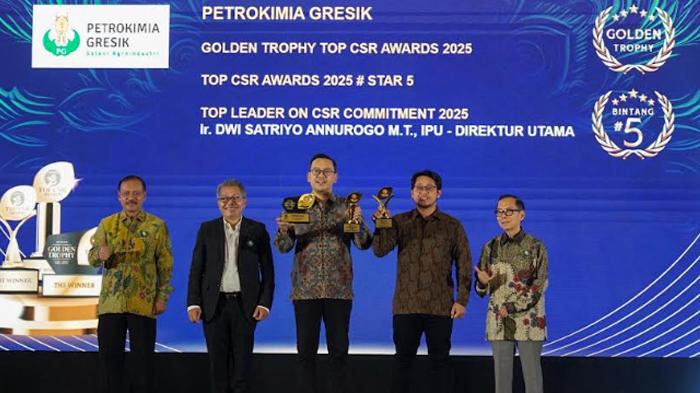 TOP-CSR-AWARDS-SVP-Sekretaris-Perusahaan-Petrokimia-Gresik-Adityo-Wibowo.jpg