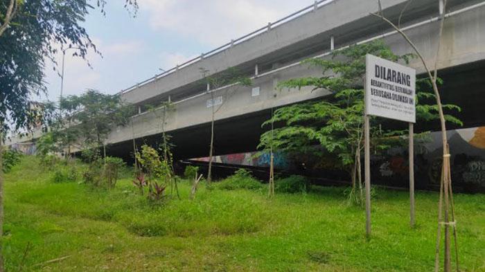 Taman-di-bawah-fly-over-Kedungkandang-Kota-Malang-yang.jpg