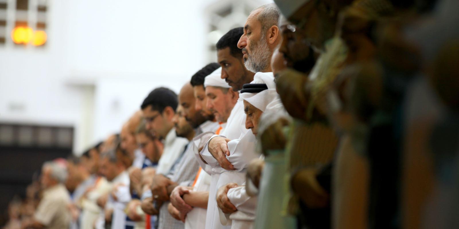 Tata-Cara-Sholat-Idul-Adha-sebagai-Makmum-Lengkap-dengan-Bacaan-dan-Doanya.jpg
