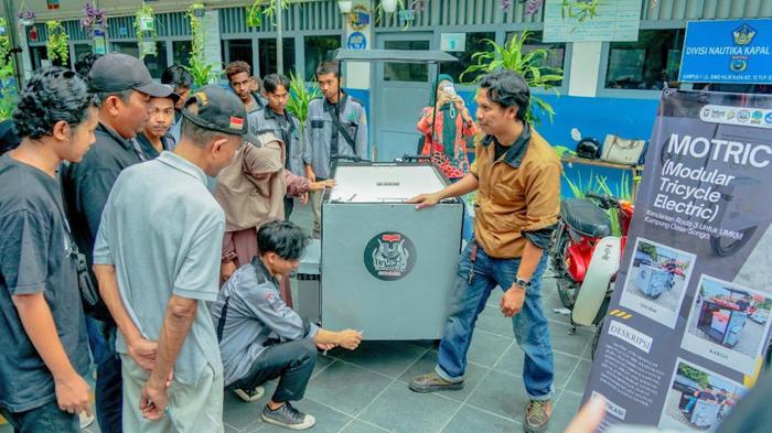 Telkom University Dorong Keberlanjutan Kampoeng Oase Surabaya Melalui Konversi Kendaraan Listrik