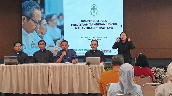 Temu-jurnalis-di-Gereja-Hati-Kudus-Yesus-Katedral-Surabaya.jpg