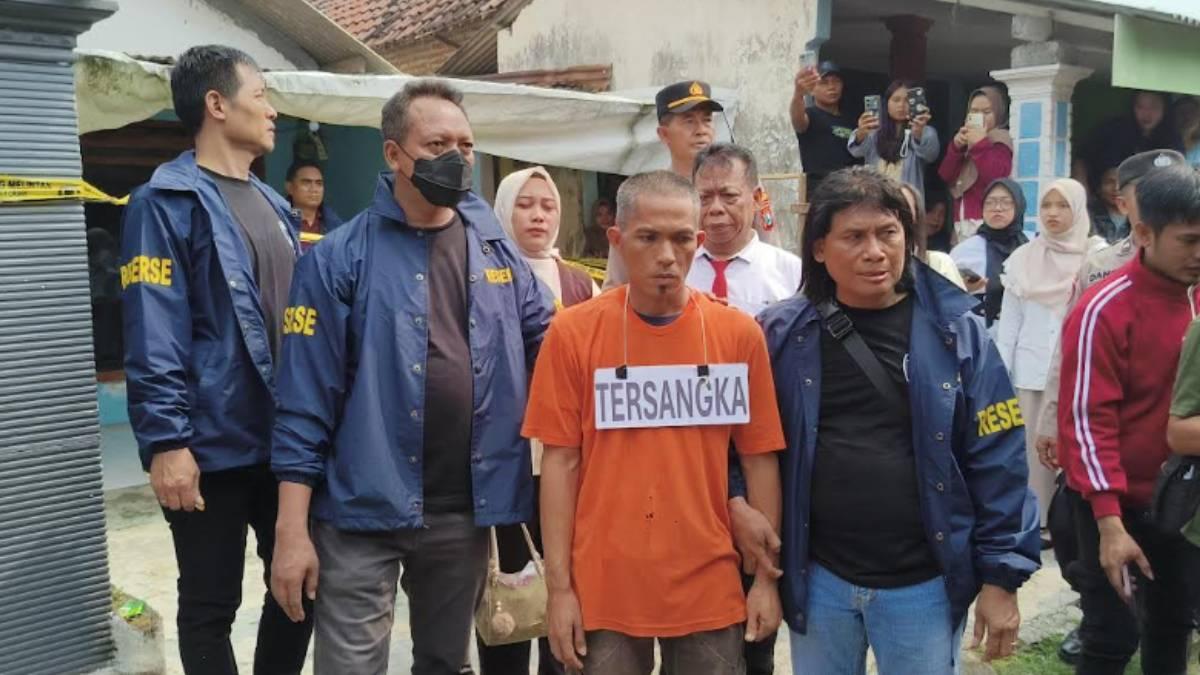 Rekonstruksi Menantu Bunuh Mertua di Mojokerto, Sempat Diminta Istri Jemput Anak