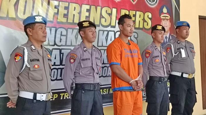 Tersangka-pembunuhan-terhadap-perempuan-pemandu-lagu-saat-dirilis-di-Polresta-Sidoarjo.jpg