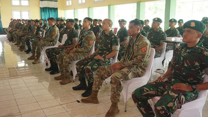 Tim-Khusus-US-Army-Kini-Temui-Pasukan-Yonif-Raider-515-Kostrad-Latihan-Perang-Berlanjut-di-Jember.jpg