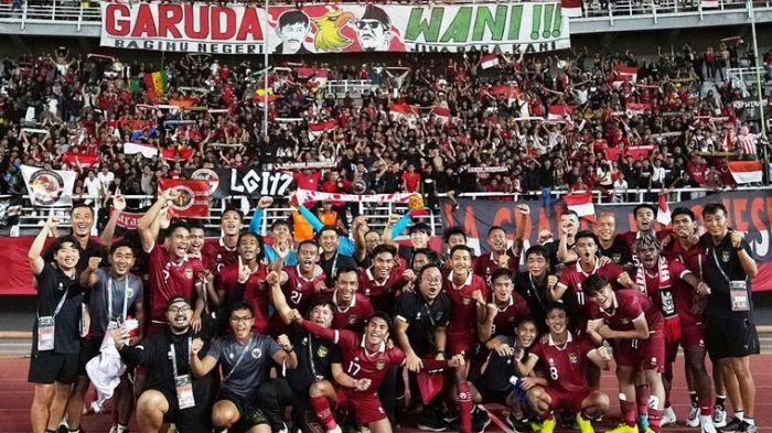 Timnas-U-20-berpose-usai-mengalahkan-Vietnam-di-Stadion-Gelora-Bung-Tomo.jpg