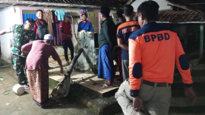 Terpeleset saat Mandikan Anak, Pria Bangkalan Tercebur Sumur Kedalaman 8 Meter