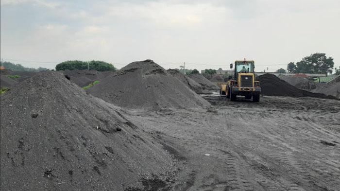Tumpukan-pasir-di-Stockpile-Terpadu-Lumajang.jpg