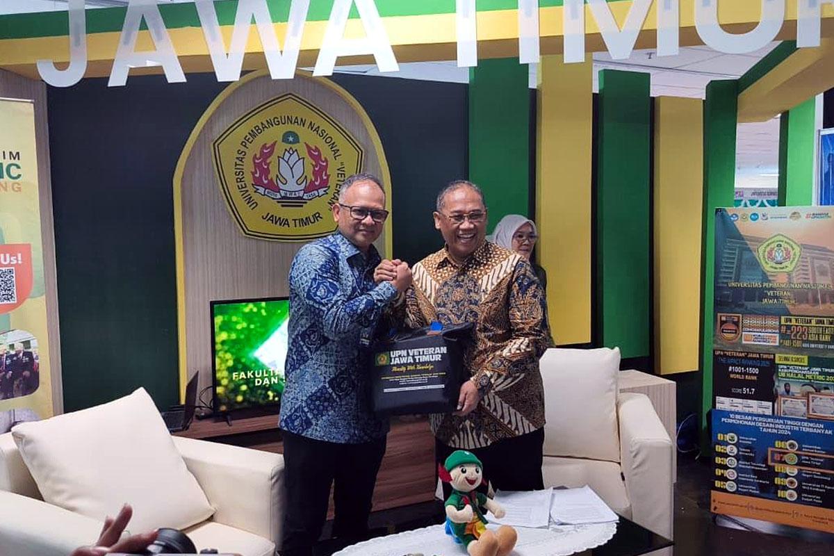 UPN-Veteran-Jatim-Raih-Apresiasi-Nasional-atas-Hilirisasi-Riset-dan-Inovasi.jpg
