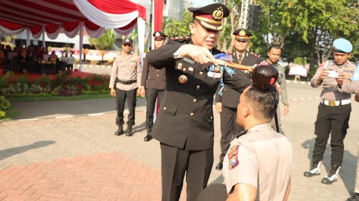 Upacara-kenaikan-pangkat-personel-Polres-Gresik-dib-Gresik.jpg