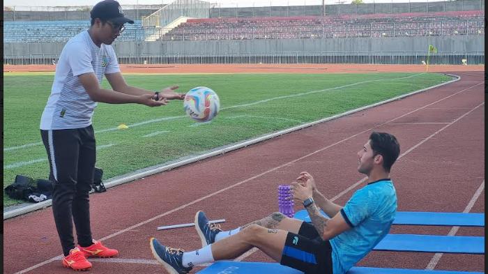 Jelang Tandang ke PSCS Cilacap, Penyerang Gresik United Victor Bertomeu Masih Disimpan