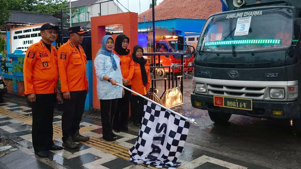 Wabup-Bojonegoro-Nurul-Azizah-berangkatkan-bantuan-untuk-korban-bencana-di-Sumatera-dan-Aceh.jpg