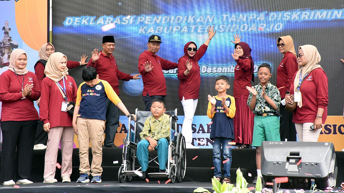 Wabup-Sidoarjo-Mimik-Idayana-deklarasi-sekolah-tanpa-diskriminasi.jpg