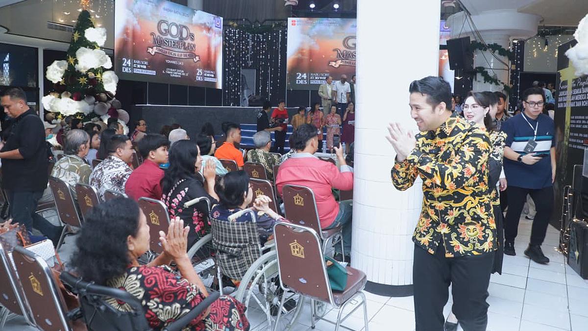 Wagub Jatim Emil Dardak dan Arumi Bachsin Hadiri Perayaan Natal di Gereja Eks Dolly Surabaya