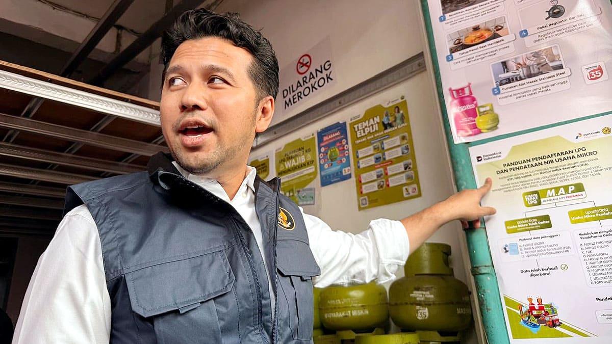Wagub-Jaim-Emil-Dardak-meninjau-pangkalan-LPG-di-Jalan-Jemursari-Surabaya.jpg