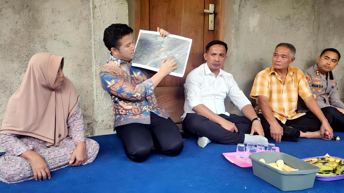 Warga Blokade Jalan Ponorogo-Pacitan Pakai Drum, Wagub Jatim Turun Tangan