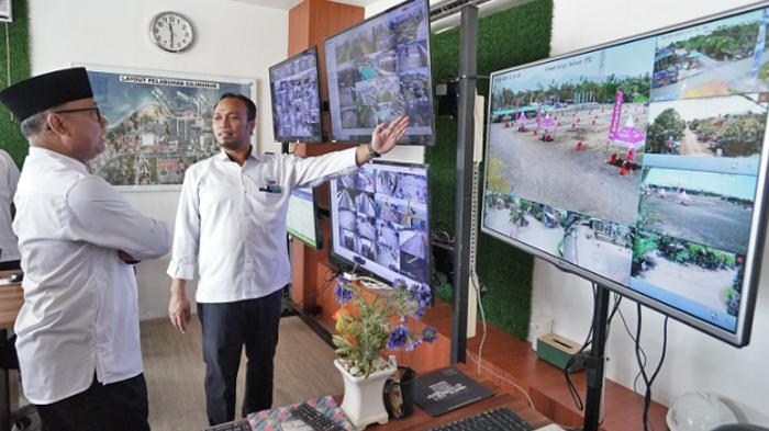 Wakil-Bupati-Banyuwangi-Mujiono-memantau-jalannya-arus-mudik-Lebaran-2025.jpg