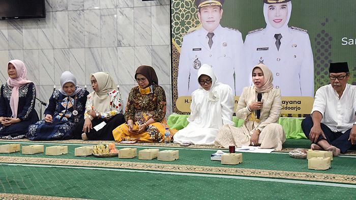 Wakil-Bupati-Sidoarjo-Mimik-Idayana-di-acara-Tablig-Akbar-Hari-Santri-Nasional-2025.jpg