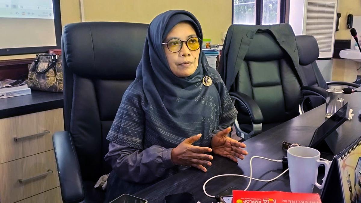 Wakil-Ketua-Komisi-C-DPRD-Surabaya-Aning-Rahmawati-2212026.jpg