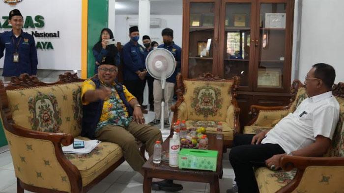 Wakil-Wali-Kota-Surabaya-Armuji-saat-mengunjungi-Kantor-Baznas.jpg