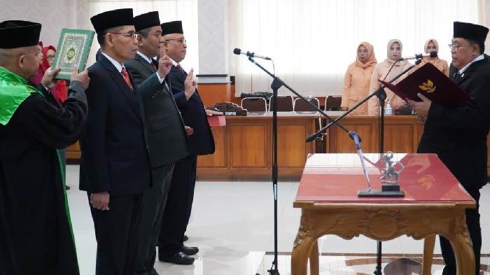 Wali-Kota-Blitar-Santoso-melantik-pejabat-baru-setingkat-kepala-dinas-di-lingkungan-Pemkot-Blitar.jpg