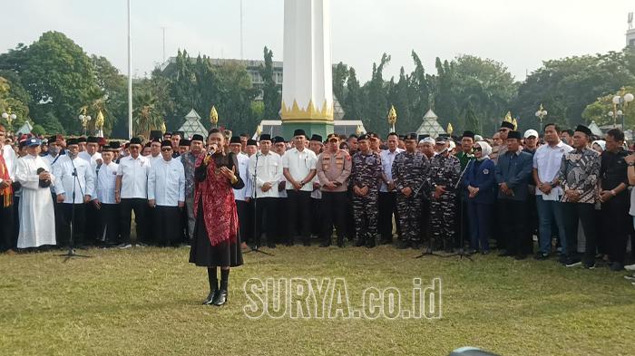 BREAKING NEWS Eri Cahyadi Titikkan Air Mata Kenang Peristiwa Pengrusakan di Surabaya