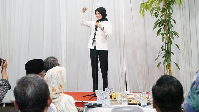 Gelar Buka Bersama Warga Kota Kediri, Mbak Wali Libatkan UMKM, Pesan 10.000 Nasi Bungkus Daun Pisang