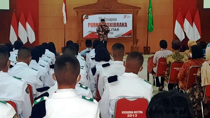 Wali-Kota-Santoso-saat-memberikan-sambutan-di-acara-pelepasan-purna-Paskibraka-Kota-Blitar.jpg