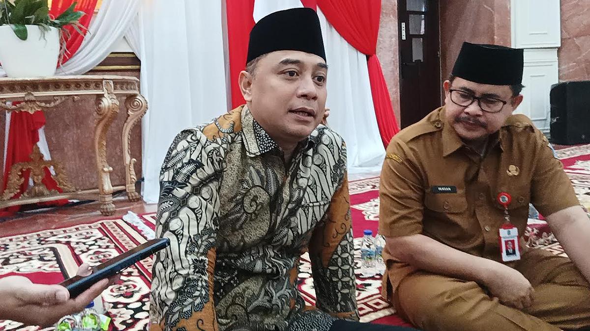 Wali-Kota-Surabaya-Eri-Cahyadi-atau-Cak-Eri-8122025.jpg