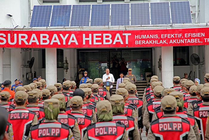 Wali-Kota-Surabaya-Eri-Cahyadi-dalam-apel-Satpol-PP.jpg